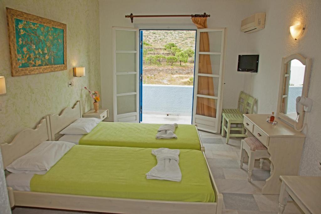 St.George Valsamitis Hotel Katápola Buitenkant foto
