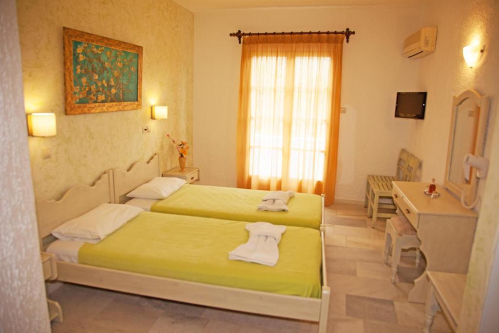 St.George Valsamitis Hotel Katápola Buitenkant foto