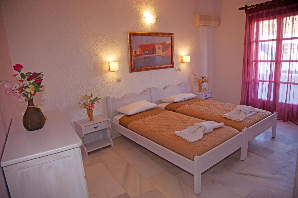 St.George Valsamitis Hotel Katápola Buitenkant foto
